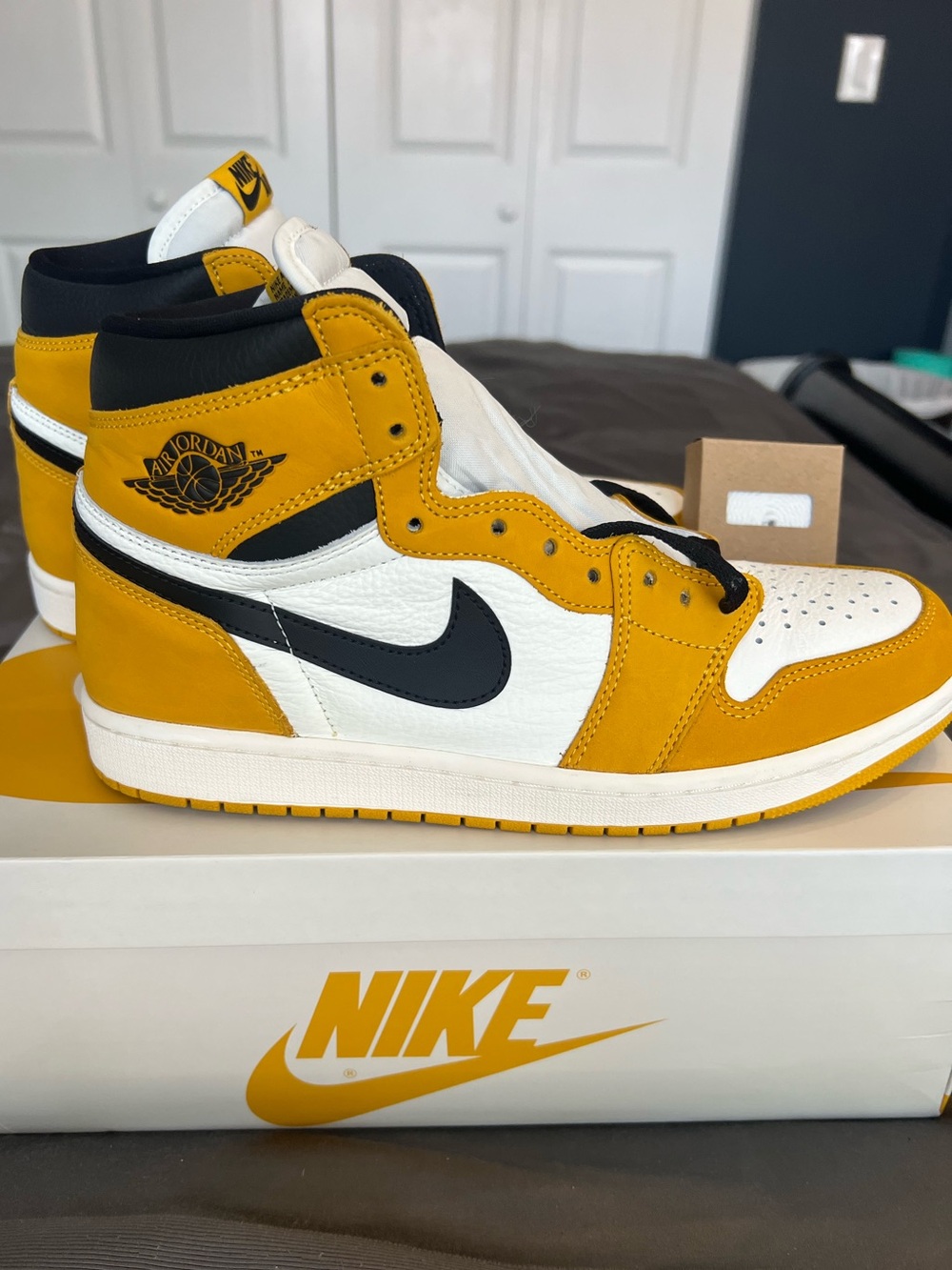 Jordan 1 Retro High OG - Yellow Ochre